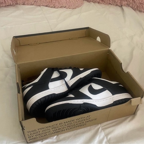 Women’s Nike panda dunks - Picture 1 of 5